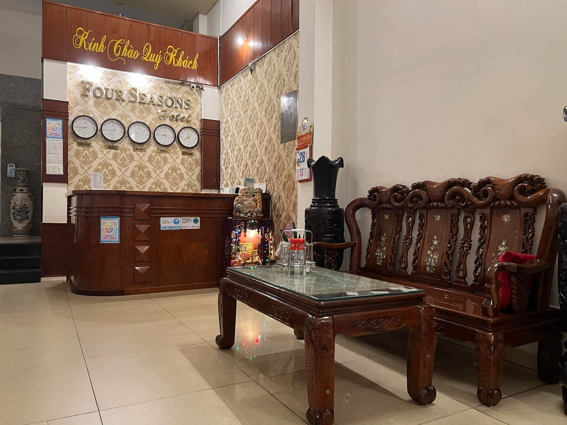 Khách sạn 4 Mùa