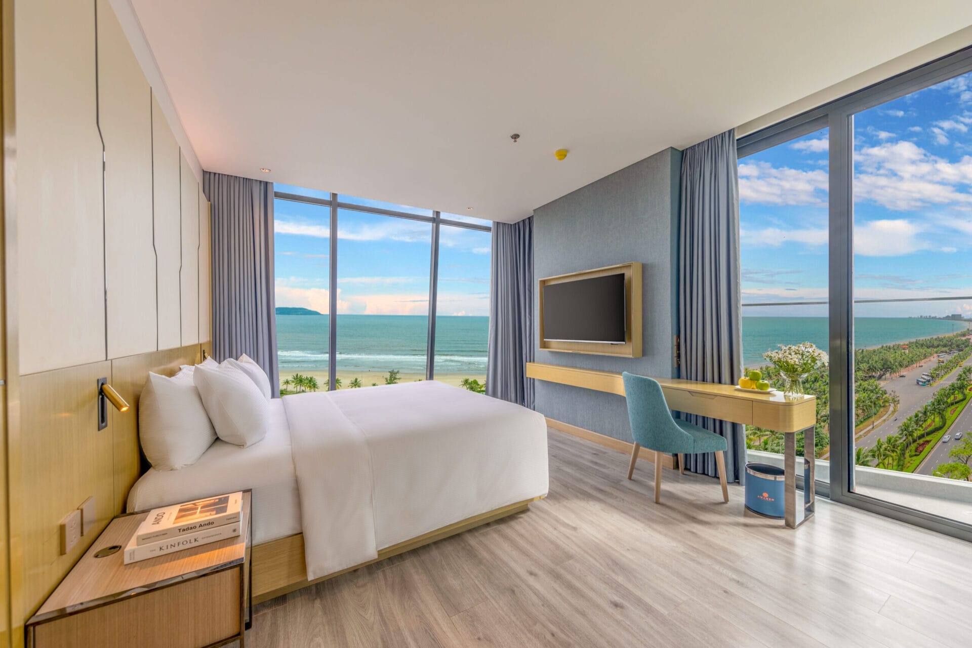 Khách sạn Awaken Danang