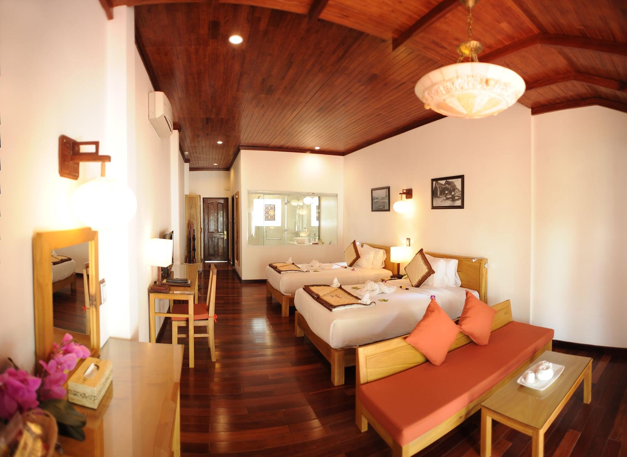 Vĩnh Hưng Riverside Resort & Spa