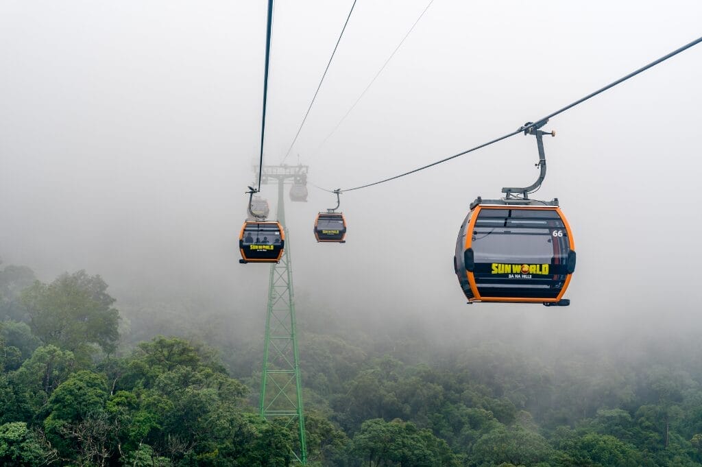 Mây trời dưới chân cáp treo Bà Nà Hills