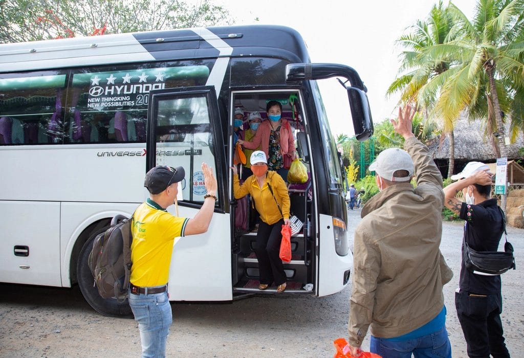 Xe đưa đón của các công ty du lịch/tour