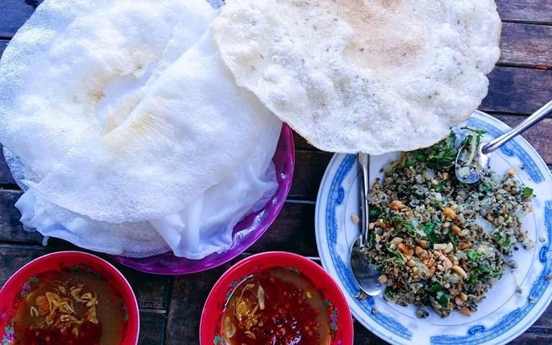 Đến với Có Ngay bạn sẽ được trải nghiệm dịch vụ nhanh chóng, đúng như tên gọi – không phải chờ đợi lâu mà vẫn thưởng thức món ăn thơm ngon, chuẩn vị. Dù có giá bình dân nhất nhì phố cổ, bánh đập ở đây vẫn khiến thực khách say lòng bởi hương vị đậm đà, khó nơi nào sánh bằng.