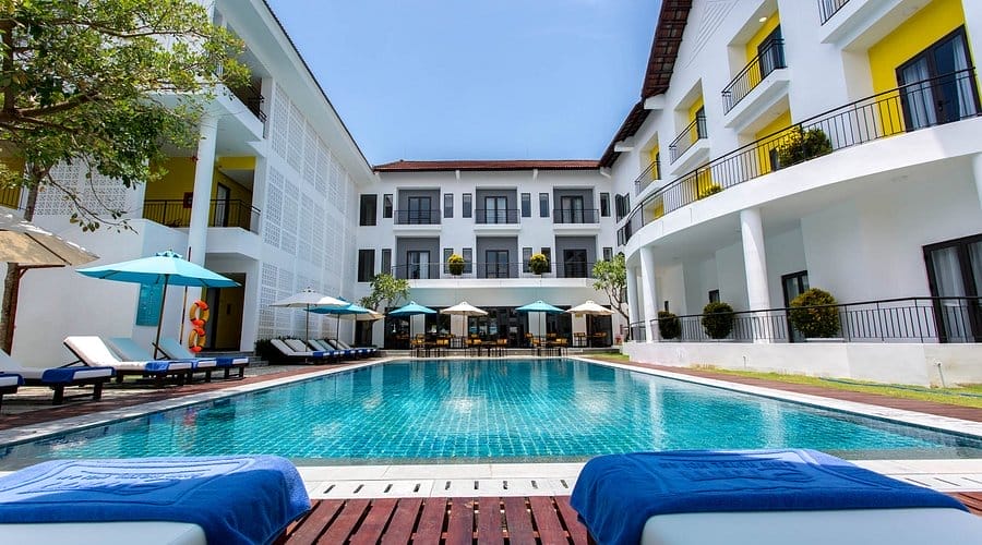 Chỉ cách trung tâm phố cổ Hội An chỉ 5 phút đi bộ, EMM Hotel Hội An là khách sạn mang đến không gian nghỉ dưỡng sang trọng với hệ thống phòng ốc rộng rãi, thiết kế tinh tế cùng tầm nhìn hướng biển hoặc thành phố ấn tượng.