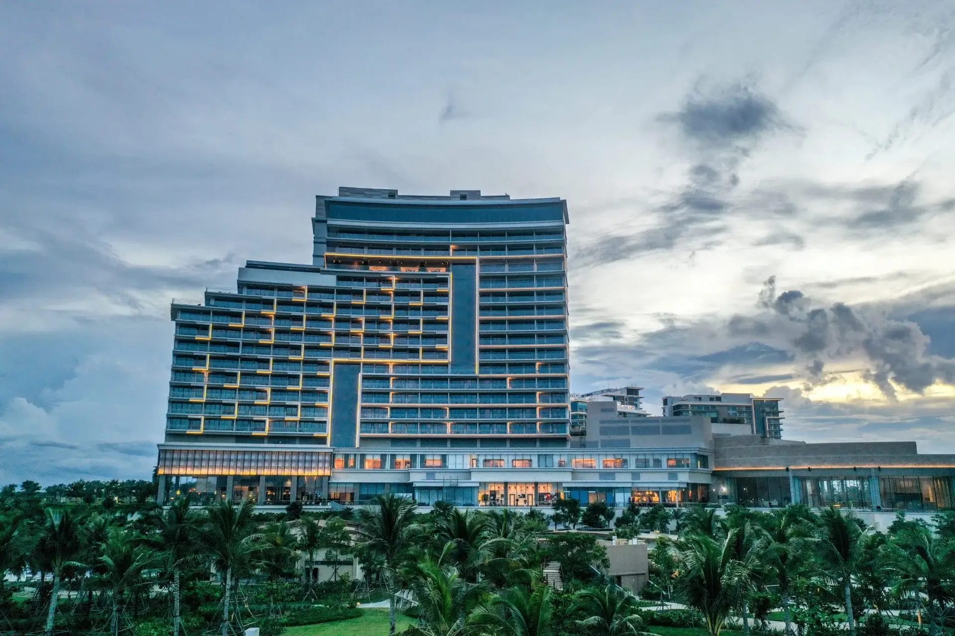 khách sạn gần vinpearl nam hội an