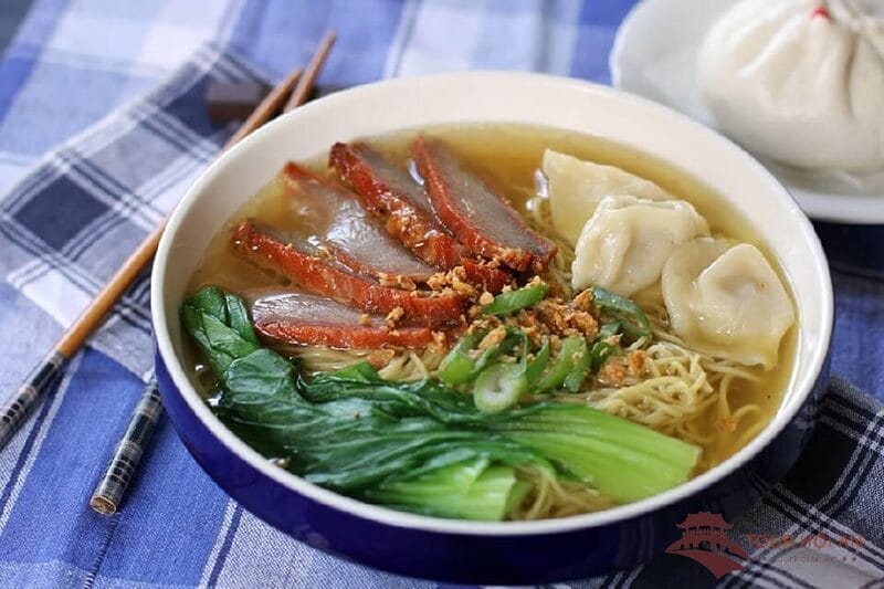 Nếu bạn đang tìm kiếm một quán ăn vừa ngon miệng lại có mức giá phải chăng, thì An Cang chính là điểm đến lý tưởng. Quán gây ấn tượng với món hoành thánh chiên được tạo hình đẹp mắt, lớp vỏ vàng ruộm giòn tan ôm trọn phần nhân mềm mại, đậm đà hương vị thịt. Không chỉ nổi bật ở món ăn, An Cang còn ghi điểm bởi không gian sạch sẽ, thoáng mát cùng đội ngũ nhân viên thân thiện, nhiệt tình, mang đến cảm giác dễ chịu và hài lòng cho thực khách ngay từ lần ghé đầu tiên.