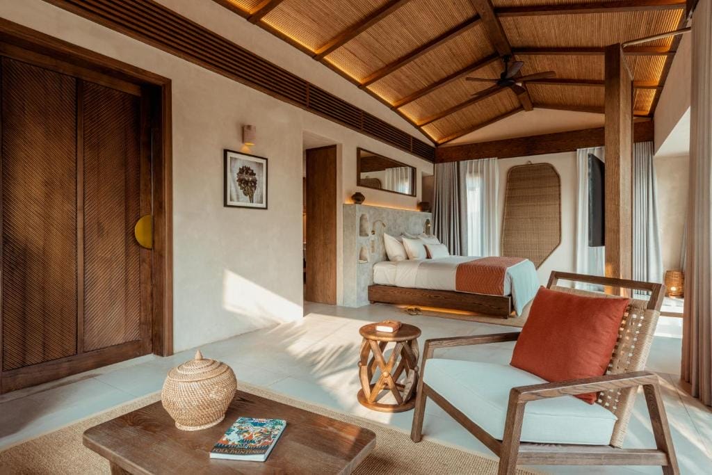 Namia River Retreat – Wellness Inclusive Resort sự kết hợp hài hoà giữa phong cách sống đậm bản sắc địa phương và trải nghiệm nghỉ dưỡng cao cấp. Khu nghỉ dưỡng mới khai trương vào cuối năm 2024 mang đến không gian yên bình, nơi hiện đại gặp gỡ văn hoá truyền thống của Hội An.