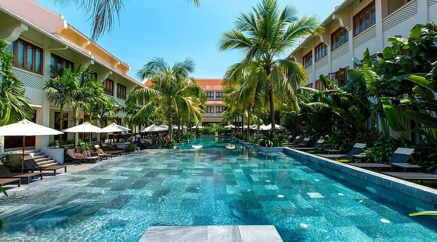 Về tiện ích, Almanity hỗ trợ dịch vụ đưa đón sân bay và cung cấp các hoạt động ngoại khoá như tham quan phố cổ, tham quan làng nghề, hoặc các gói trọn gói như “Stay & Play”, “Luxury Golf Package”... giúp khách chủ động điều chỉnh lịch trình khám phá Hội An theo đúng sở thích.