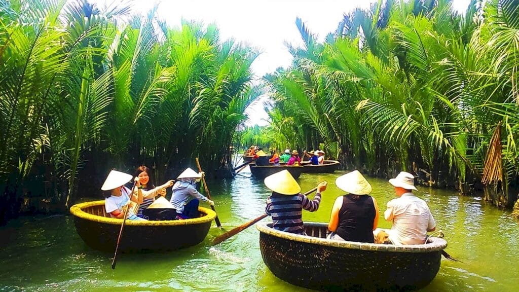 Review Tour Trải Nghiệm Hội An: Có Gì Hấp Dẫn Mà Du Khách Mê Mẩn?