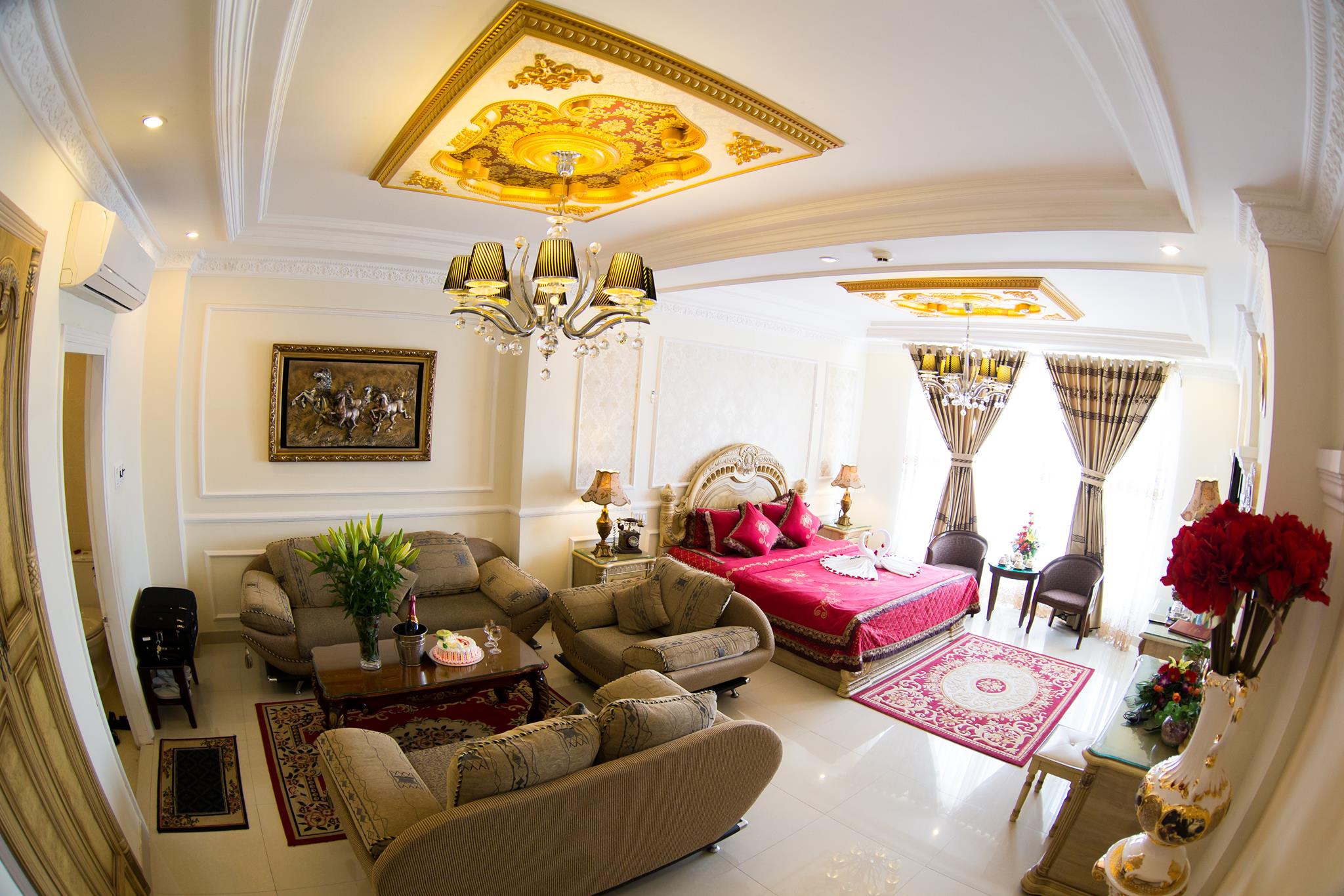 Louis Hotel